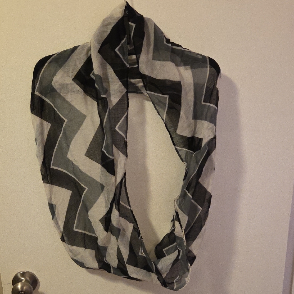 Chevron Patterned Black and Gray Scarf Inifinity
